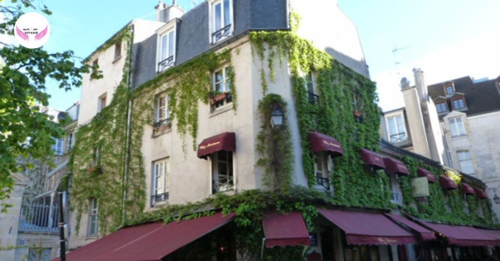 Rue des Rosiers in Le Marais